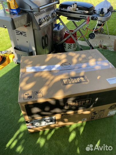 Угольный гриль weber performer gbs premium 57см