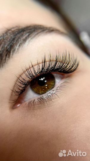Модель на наращивание ресниц