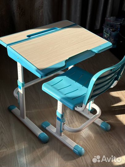 Детский письменный стол со стулом