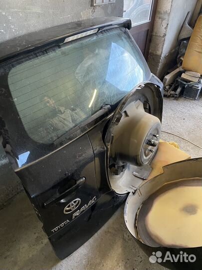 Крышка багажника toyota rav4 30