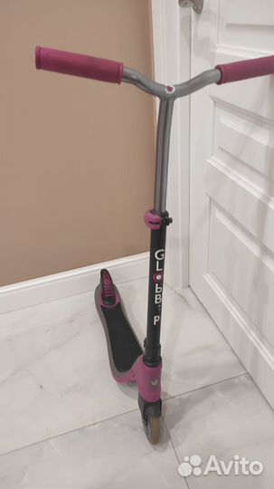 Трюковой самокат Globber flow 125 вместе с защитой