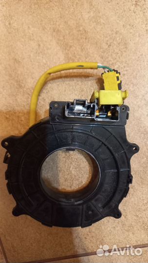 Продам шлейф подрулевой Toyota Avensis унив-л 1,8