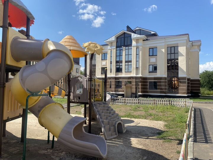 2-к. квартира, 54 м², 1/3 эт.