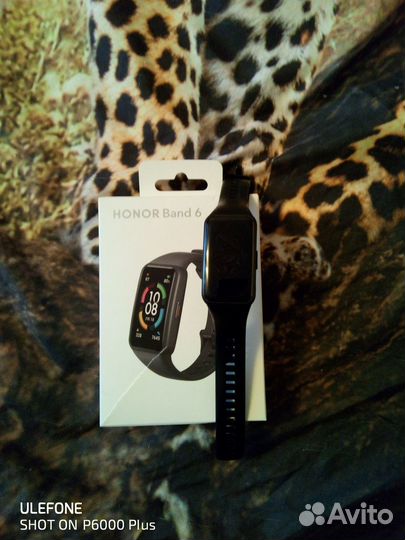Продам умные часы honor Band 6