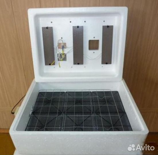 Инкубатор на 104 яйца несушка