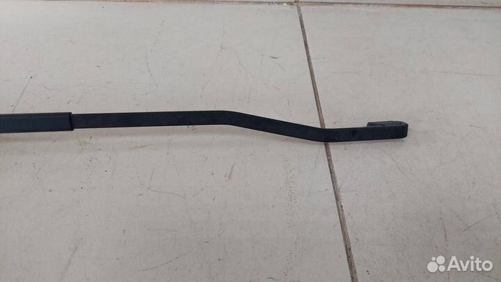 Поводок стеклоочистителя передний правый Mitsubish