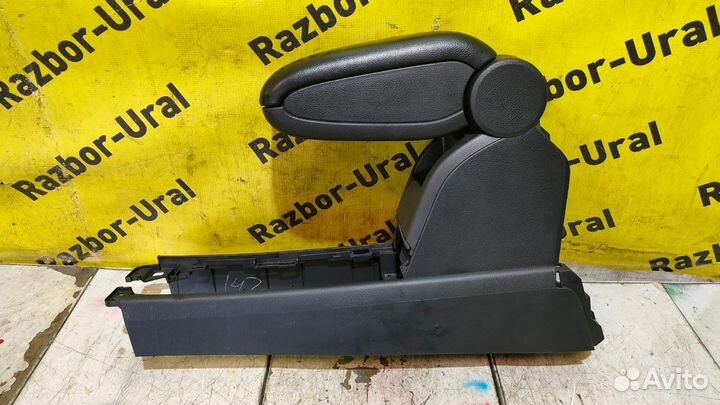 Подлокотник в сборе Ниссан Тиида C11