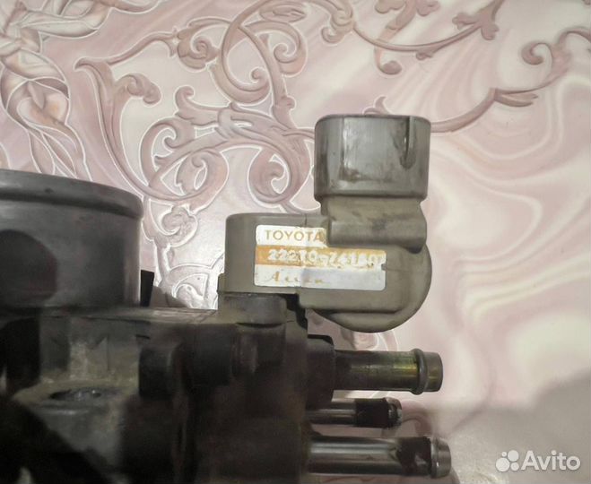Дроссельная заслонка Toyota 2221074810