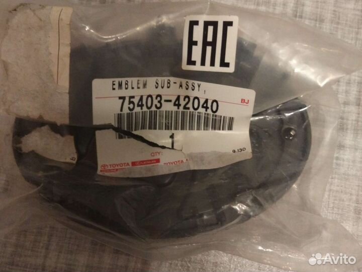Эмблема крышки багажника toyota RAV4