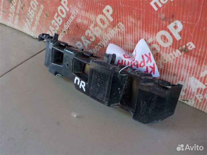 Кронштейн крепления крыла передний правый Renault