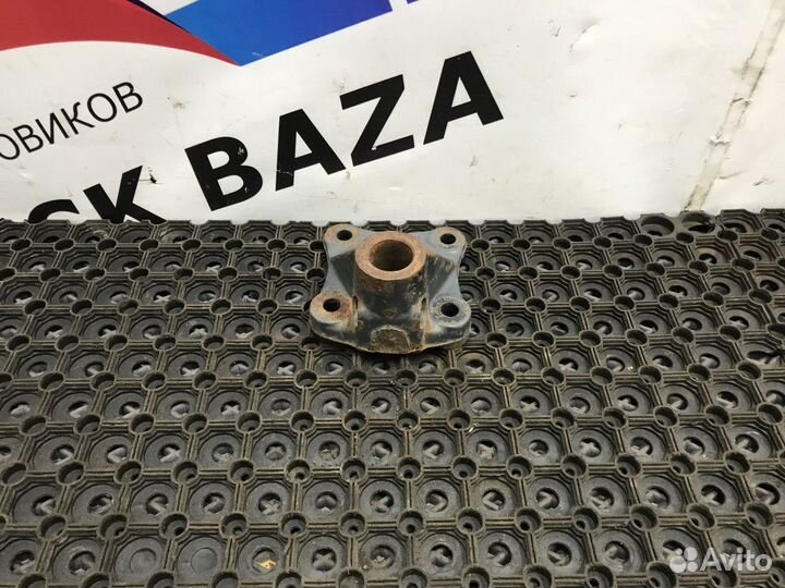 Кронштейн цилиндра подъема кабины