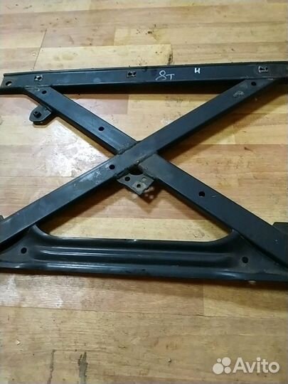 Крестовина распорка подрамника Audi A4 A5 Q5