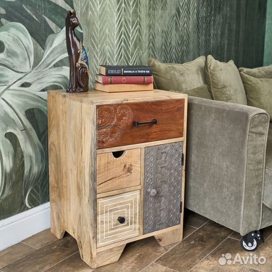 Тумба прикроватная деревянная с ящиками светлая