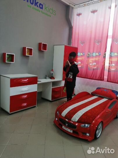 Красная кровать машинка объемная