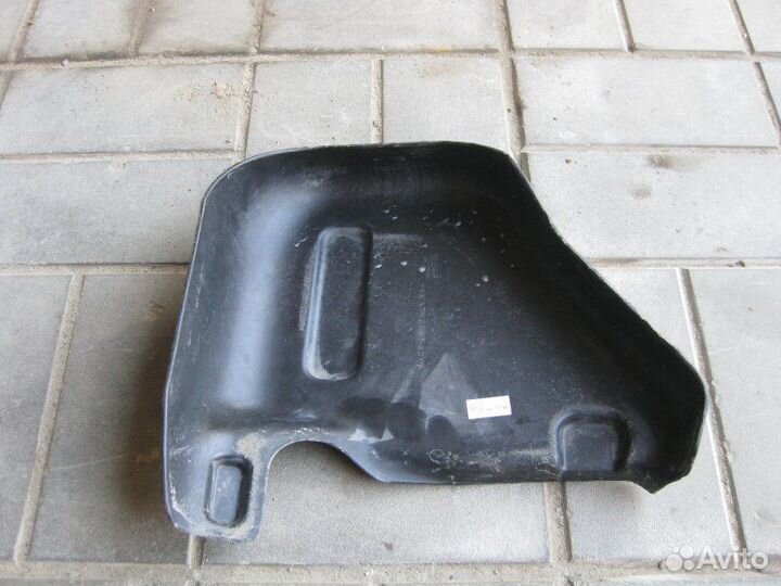 Защита топливного бака правая Volkswagen Touareg