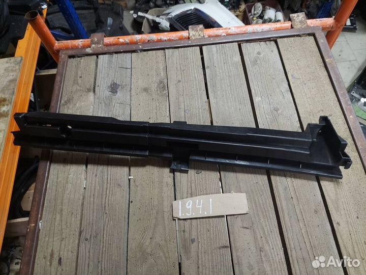 Volvo xc60 Направляющая пола багажника 32205625