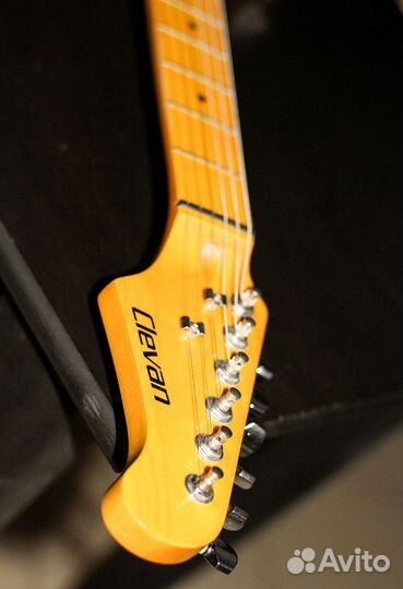 Электрогитара Clevan + аксессуары