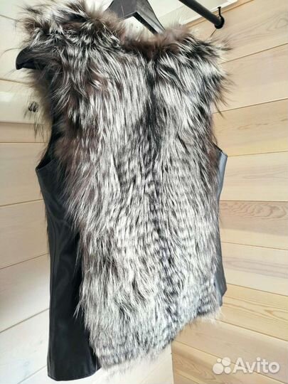 Меховой жилет чернобурка
