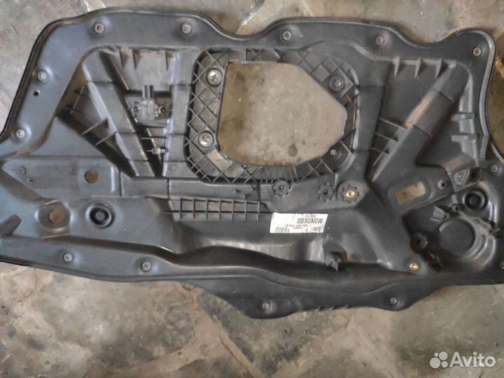 Кронштейн стеклоподъемника 1Q0837756 1Q0837755