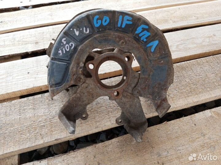 Кулак поворотный передний левый Volkswagen Golf 5