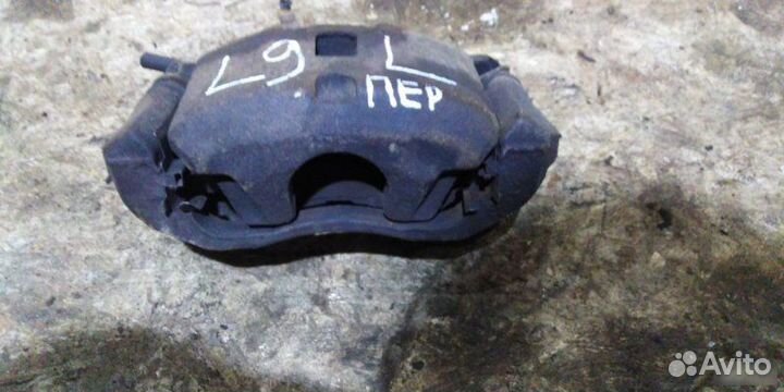 Суппорт передний левый Mitsubishi Lancer седан 1.6