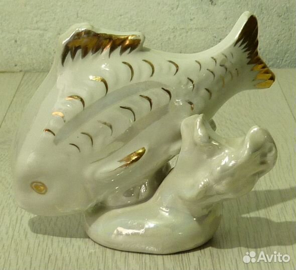 Фарфоровая статуэтка 