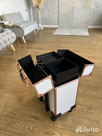 Чемодан визажиста, мастера маникюра