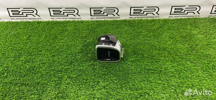 Правый дефлектор в торпедо Kia Sportage 4