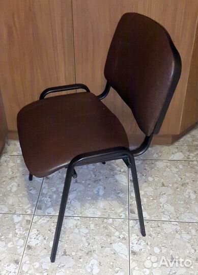 Стул офисный кожаный практически новый