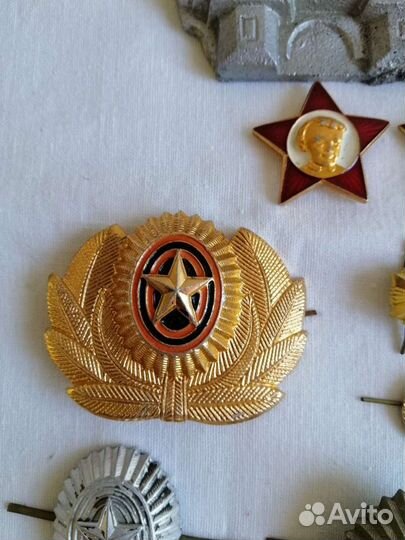 Значки, знаки, кокарды, звезды