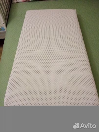 Детская кроватка с матрасом