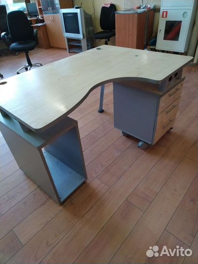 Компьютерный стол