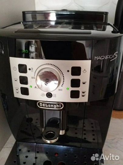 Кофемашина delonghi magnifica s