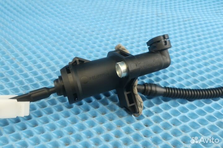 Цилиндр сцепления главный Skoda Fabia 2 6R0721388