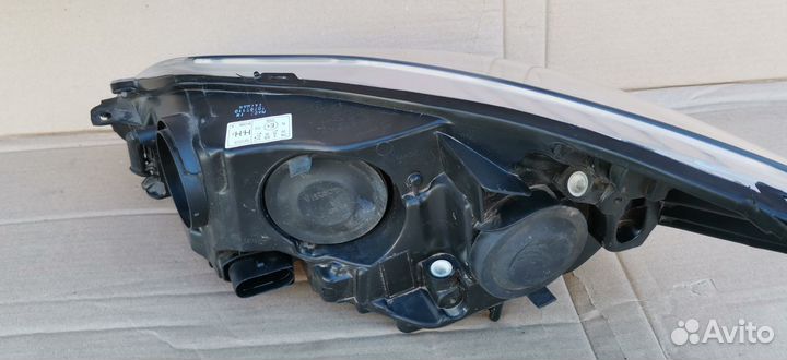 Фара правая Ford Focus 3