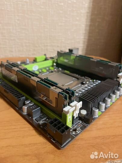 Материнская плата с процессором и памятью