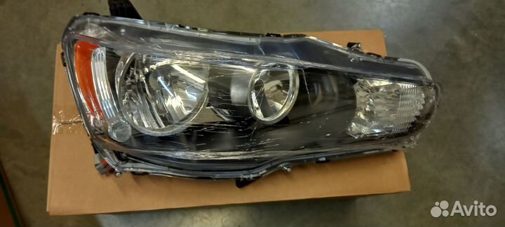 Фара правая Mitsubishi Lancer X