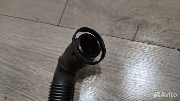 Патрубок вентиляции газов для 2.0 ALT 06B129657D