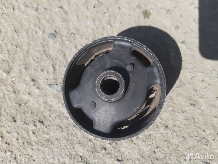 Сайлентблок подушки двигателя зад прав/лев