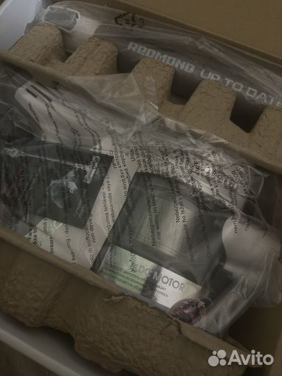 Вертикальный пылесос redmond rv-ur360