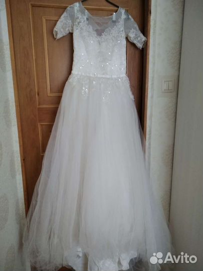 Свадебное платье А силуэта со шлейфом