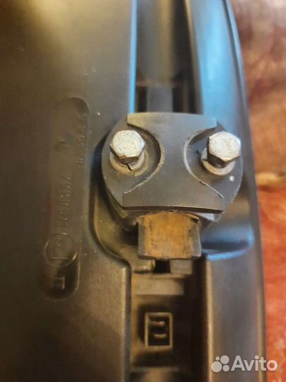 Боковое зеркало