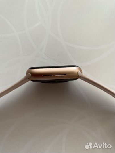 Apple watch SE (gen 1) 40mm gold