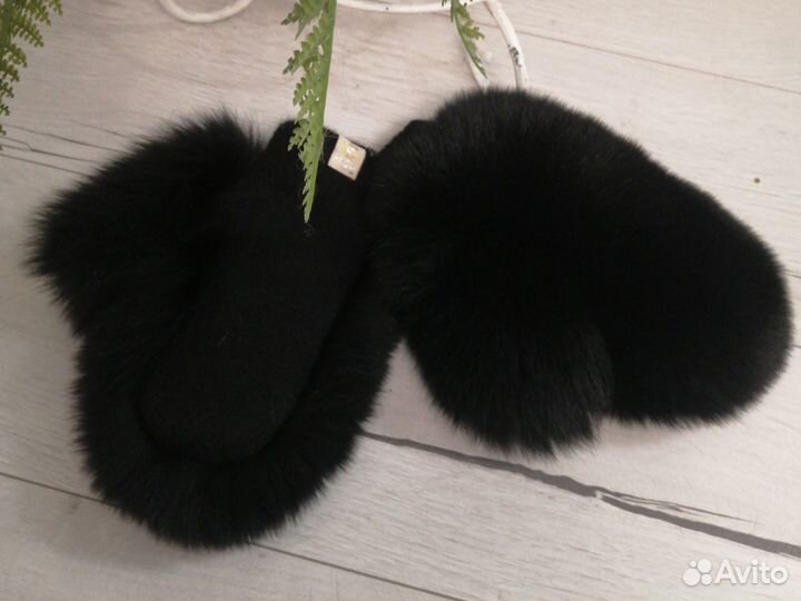 Чёрные варежки с чёрным мехом песца