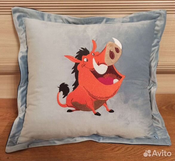 Тимон и Пумба. Декоративная подушка с вышивкой