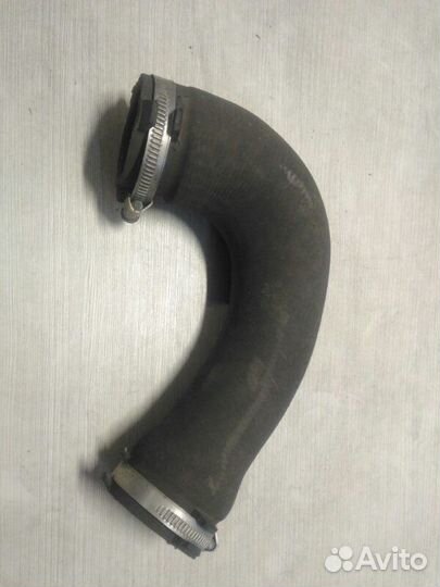Патрубок интеркуллера Audi A4 B8 2.0 FSI 2008-2011