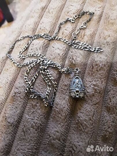 1) Комплект.Не тускнеет.2) Ладанка