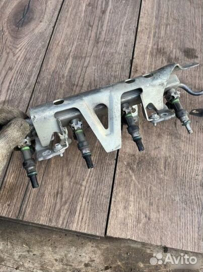 Топливная форсунка Nissan Qashqai J10 1.6