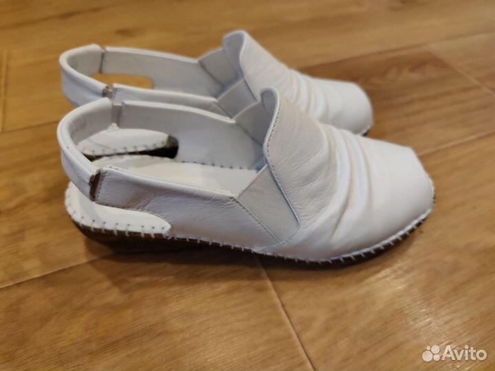 Женские белые босоножки 38 размер