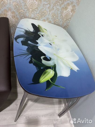 Стол и стулья